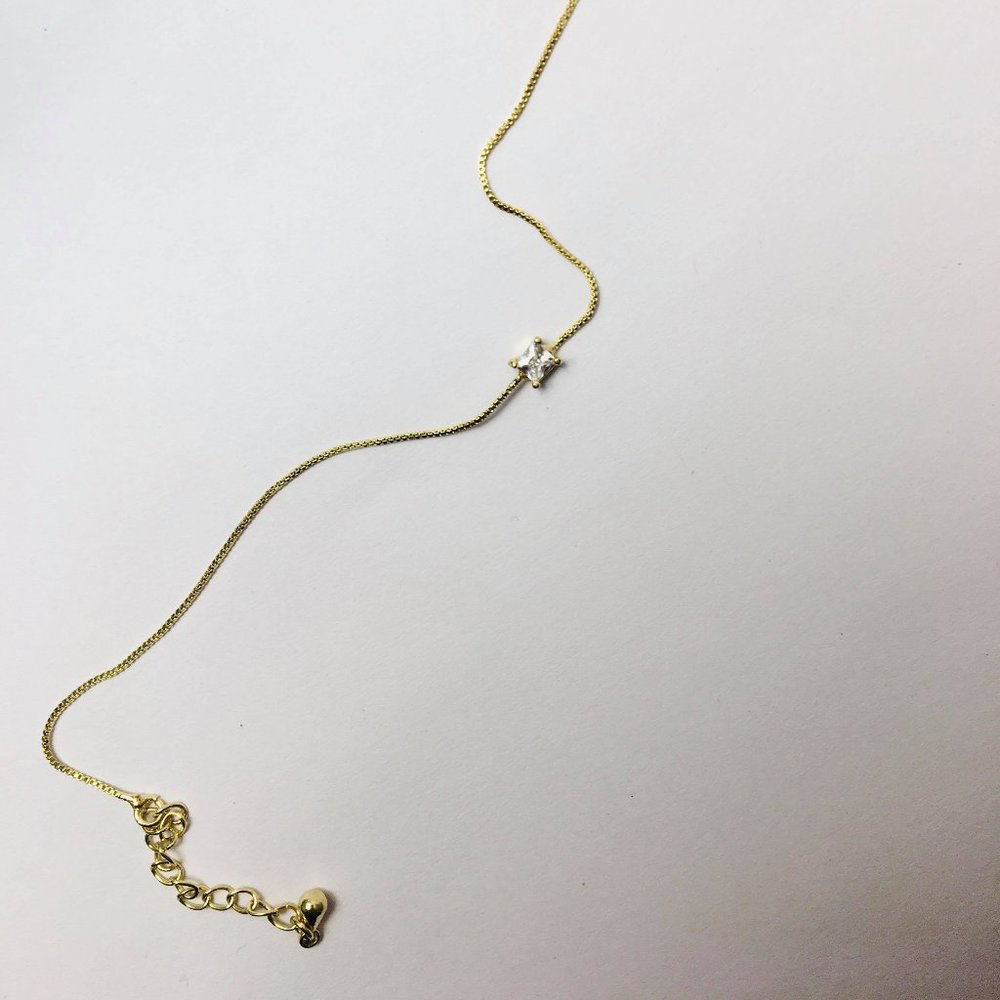 Cute Fashion Dainty Gold Colored Bracelet - Picture 3 of 3